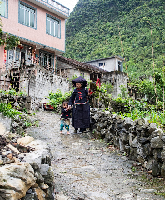 黑衣壯吞力屯