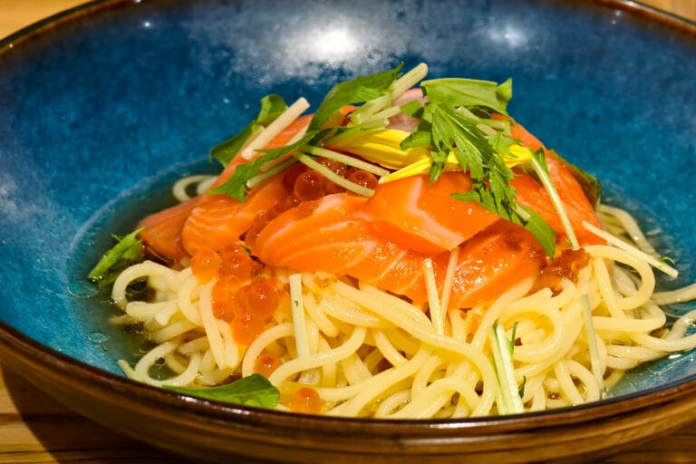 Ufufu 三文魚三文魚籽和風汁意粉